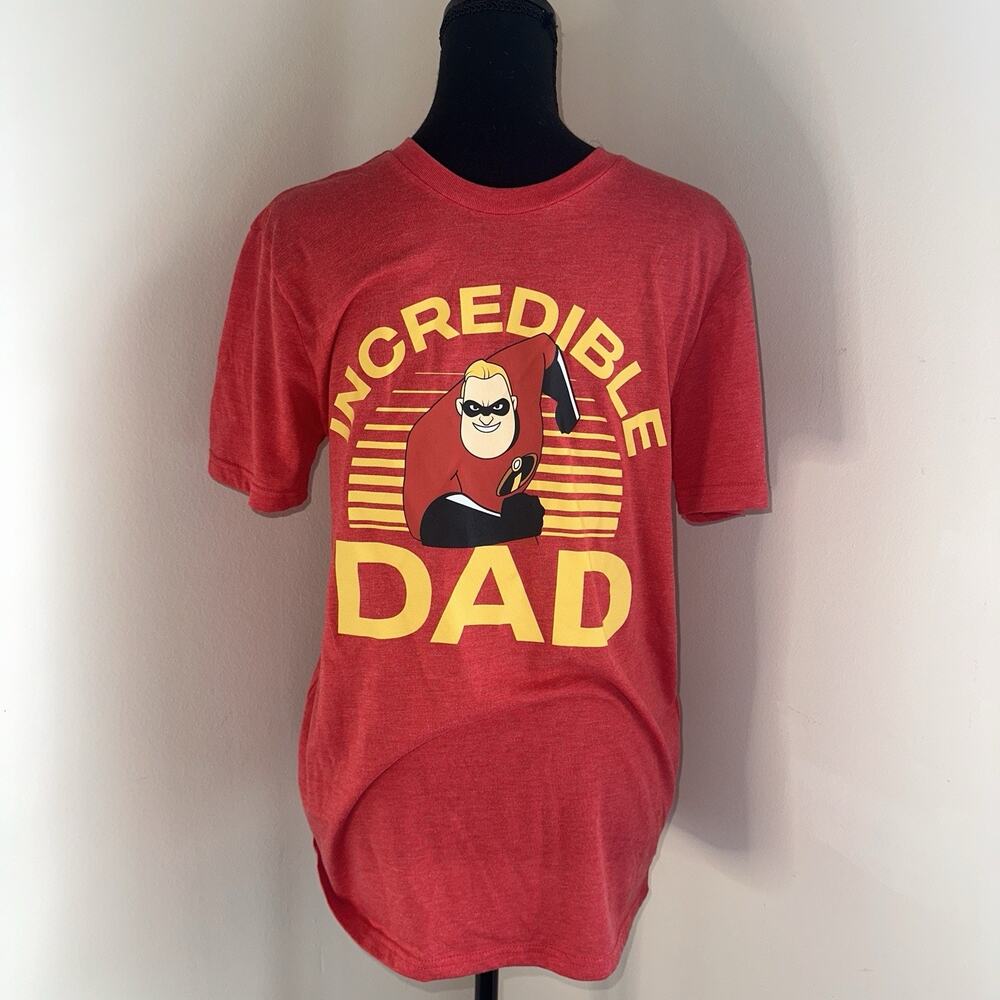 THE INCREDIBLES Men's Red Incredible Dad Standard Fit 100% Cotton T-Shirt Small